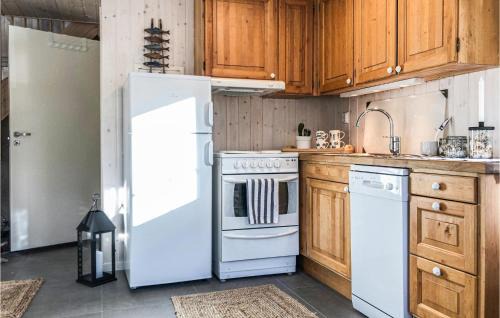 Lyngdal House | Lovely Home In Lyngdal With Wifi