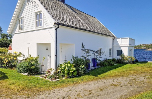 Radoy House | Lovely home in Manger with WiFi