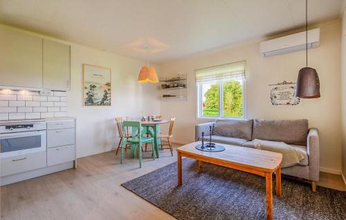 Vastra Gotaland House | Lovely Home In Myggenäs With Sauna