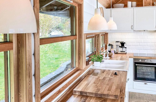 Kvam House | Lovely home in Norheimsund with WiFi