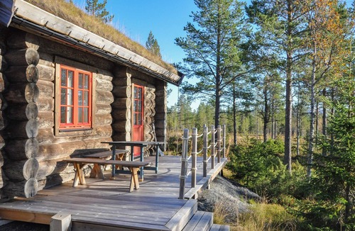Fjatervalen House | Lovely home in Särna with sauna
