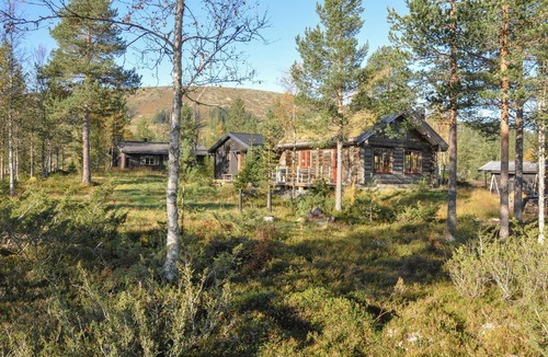 Fjatervalen House | Lovely home in Särna with sauna
