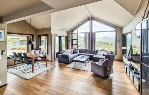 Odda House | Lovely Home In Skare With Wifi
