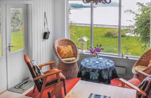 Glomset House | Lovely home in Skodje with house a mountain view