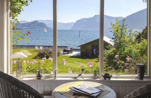 Glomset House | Lovely home in Skodje with house a mountain view