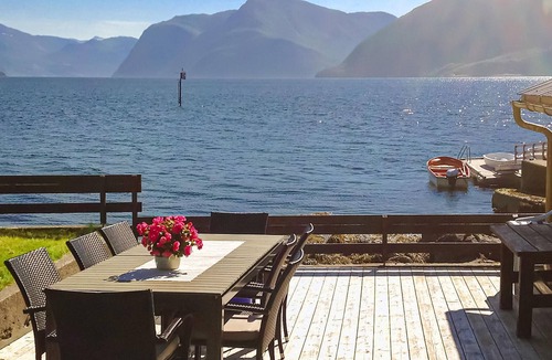 Glomset House | Lovely home in Skodje with house a mountain view
