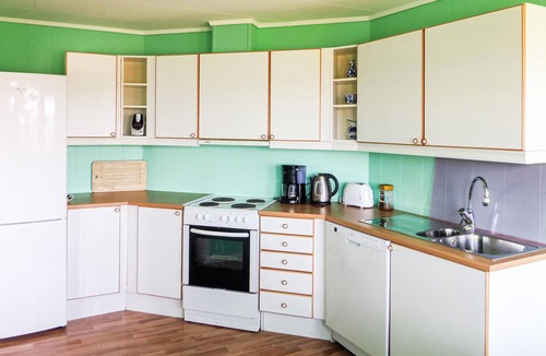 Sveio House | Lovely home in Sveio with WiFi