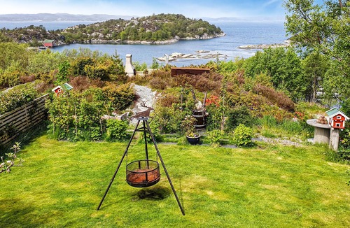 Sveio House | Lovely home in Sveio with WiFi