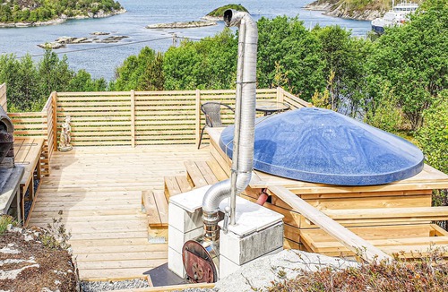 Sveio House | Lovely home in Sveio with WiFi