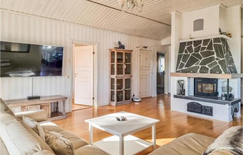 Uddevalla House | Lovely Home In Uddevalla With Kitchen