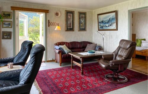 Midsund Municipality House | Lovely Home In Fiksdalen With Wifi