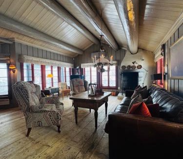 Hol Municipality House | Lun og koselig hytte på fjellet, med badstu