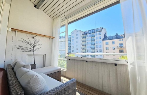 Kallio Apartment | LuxCityhome 300m metro with glass balcony