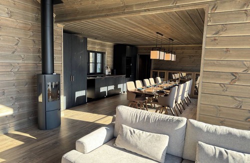 Møre og Romsdal Cabin | Luxurious cabin for family and friends – Ski-in/ski-out – Sunnmøre Alps – Jacuzzi