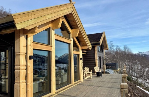 Møre og Romsdal Cabin | Luxurious cabin for family and friends – Ski-in/ski-out – Sunnmøre Alps – Jacuzzi