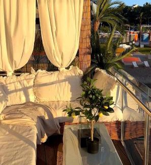 Tonsberg Apartment | Luxurious Central Apartment located on the city beach