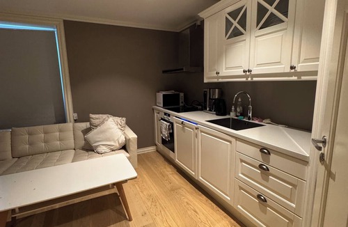 Ytrebygda Apartment | Luxury 2-bedroom cinema apartment in peaceful Soereidgrend