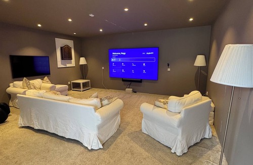 Ytrebygda Apartment | Luxury 2-bedroom cinema apartment in peaceful Soereidgrend