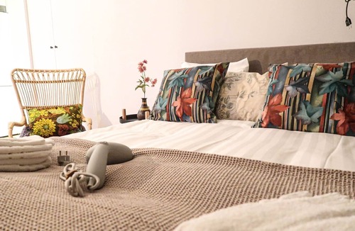 Hallonbergen Apartment | Luxury Business Studio Apartment Street View - CityLiving Umami