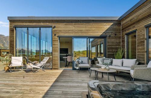 Vagan Apartment | Luxury Cabin in beautiful Lofoten with Jacuzzi and sauna