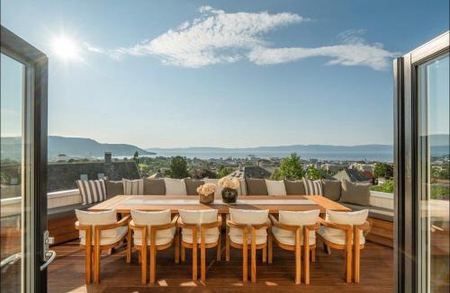 Trondheim Apartment | Luxury Fjord View Penthouse, Terrace and comfort ! Free private parking spot