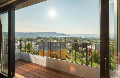 Trondheim Apartment | Luxury Fjord View Penthouse, Terrace and comfort ! Free private parking spot