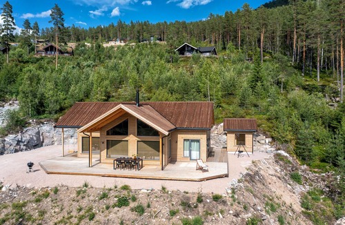 Vradal Cabin | Luxury Furuheim Lodge with panoramic views, sauna, wood stove, near lake