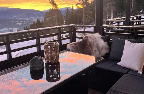 Voss Apartment | Luxury Lake & Mountain View Apartment - Balcony