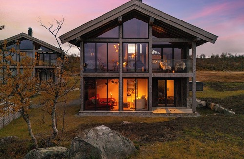 Hol Municipality Cabin | Luxury ski-in/ski-out cabin at Kikut Geilo - Jacuzzi & Sauna - Mountain views