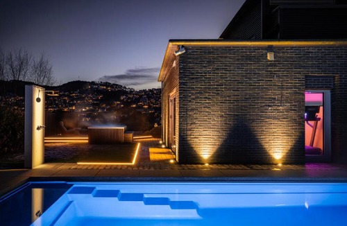 Tertnes Villa | Luxury "Villa Bergen" Private Pool, Gym, Sauna, Hot Tub, 10 Minutes from City Centre