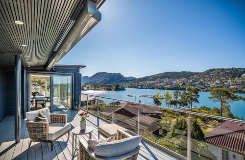 Tertnes Villa | Luxury "Villa Bergen" Private Pool, Gym, Sauna, Hot Tub, 10 Minutes from City Centre