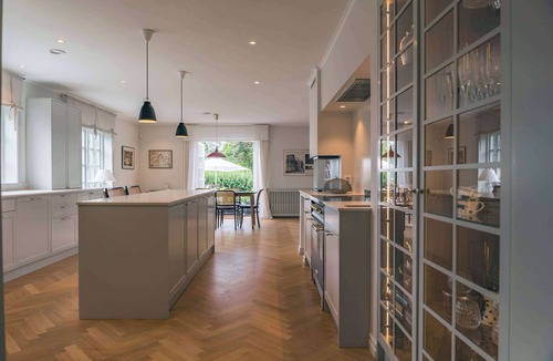 Djursholm Apartment | Luxury Villa with pool 10 mins with train to STHLM