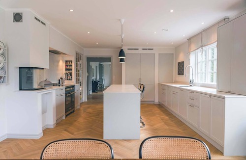 Djursholm Apartment | Luxury Villa with pool 10 mins with train to STHLM