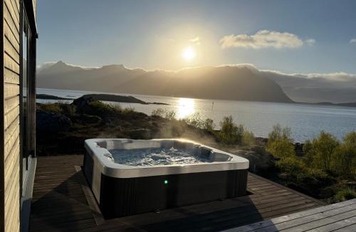 Vagan House | Lyngvær Arctic Pearl Lodge - Jacuzzi & Sauna - No 17