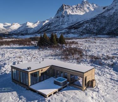 Vagan House | Lyngvær Serenity Lodge - Jacuzzi & Sauna - No 12