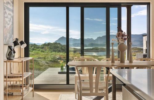 Vagan House | Lyngvær Sunrise Lodge - Hot tub - No 11