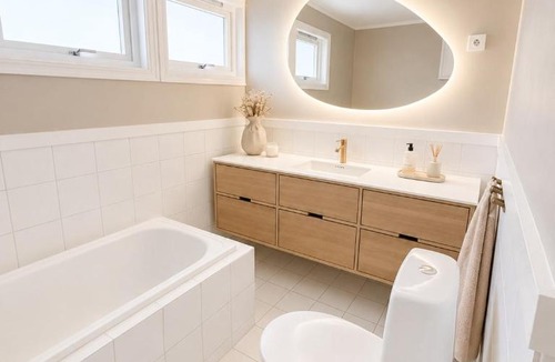 Lunde Apartment | Lys og moderne enebolig nær strand