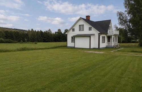 Lysvik House | Lysviks Vita hus - Forest & Lake Escape