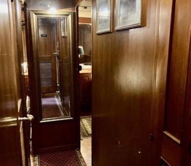 Gamla Stan Boat Rental | Mälardrottningen Yacht Hotel