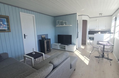 Maloy Apartment | Maaloey Fjord & Mountain Panorama