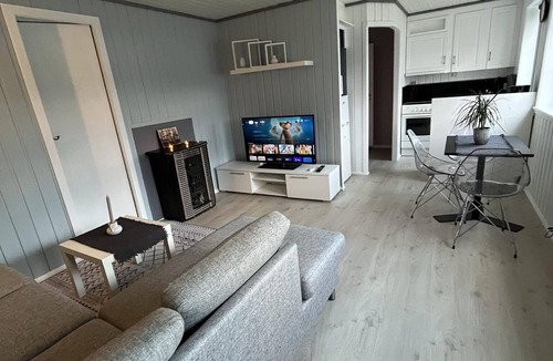 Maloy Apartment | Maaloey Fjord & Mountain Panorama