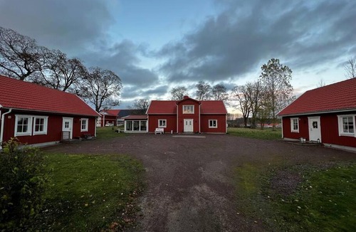 Skovde House | Magasinet, egen stuga på landet