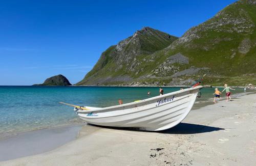 Vestvagøy House | Magic views and walking distance to best beaches