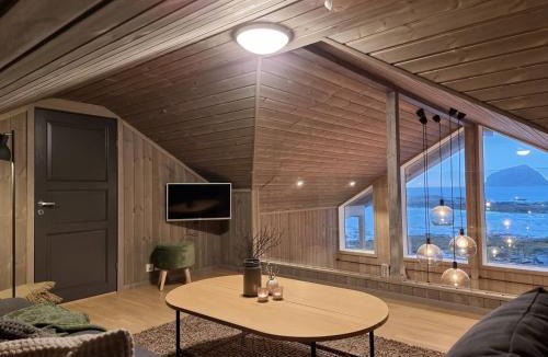 Vestvagøy House | Magic views and walking distance to best beaches