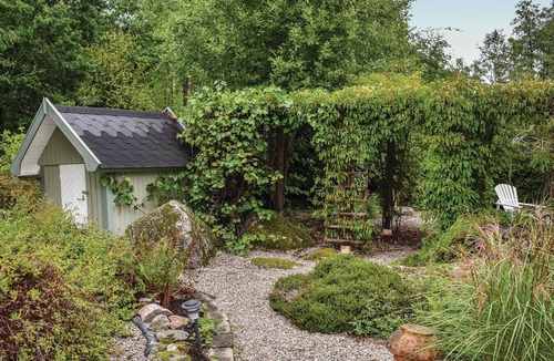 Brokind House | Magnificent house of high standard with a garden located in an undisturbed, 300 m from the lake.