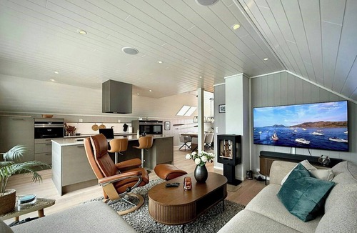 Averoy Municipality House | Maritime home with marina by the Atlantic Road