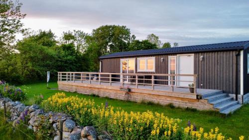 Varobacka House | Meadowview Cottage