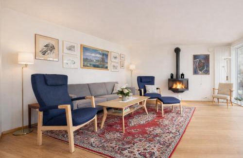 Grimstad Apartment | Med havutsikt og terrasse nær Groos strand