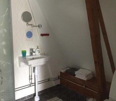 Storlinge Bed & Breakfast | Mellangården i Äpplerum