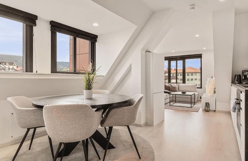 Engen Apartment | Memories From Norway l Penthouse 250m From City Center I Privat Balcony